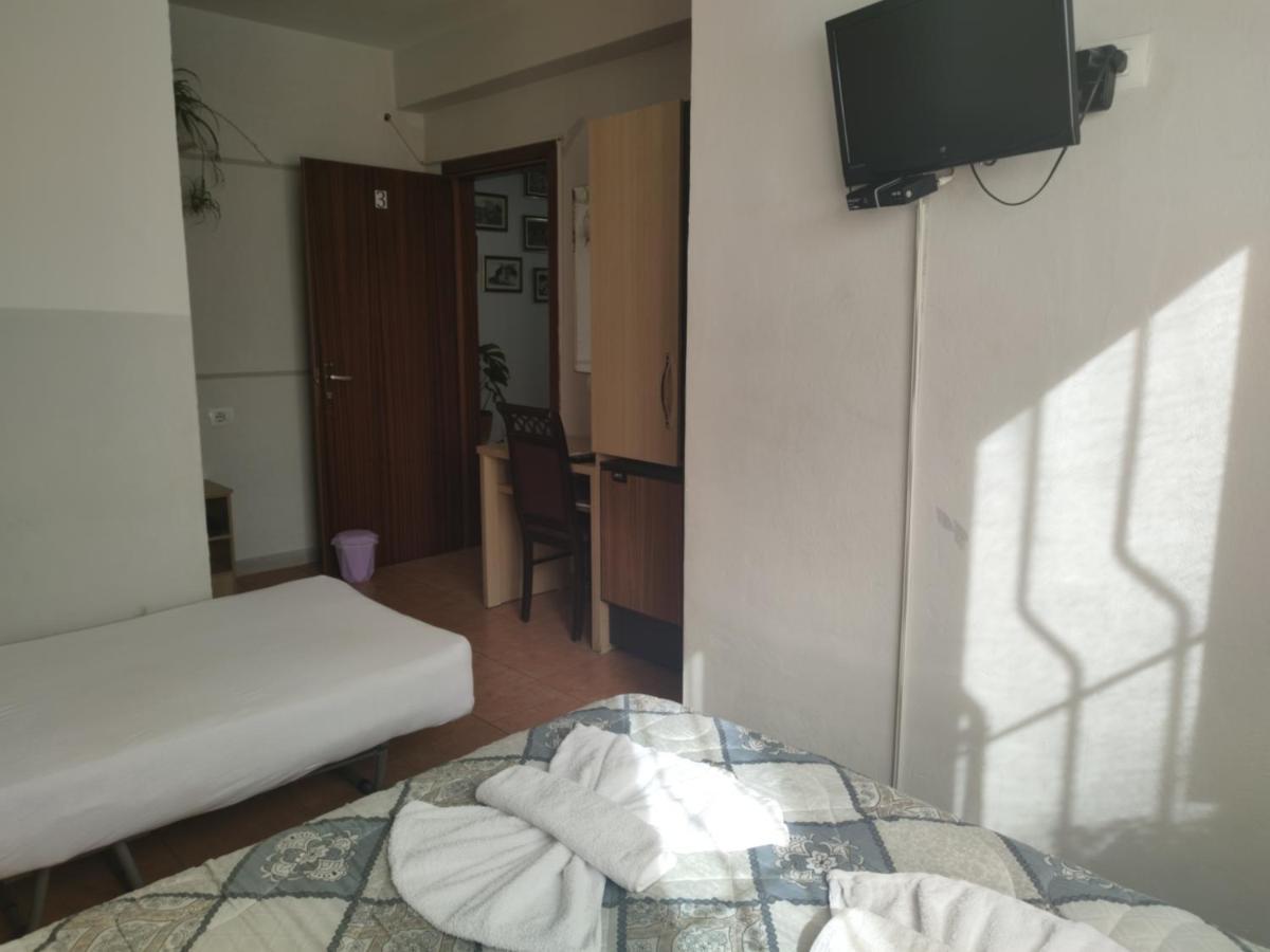 Guest House De Rada Tiranë Ngoại thất bức ảnh